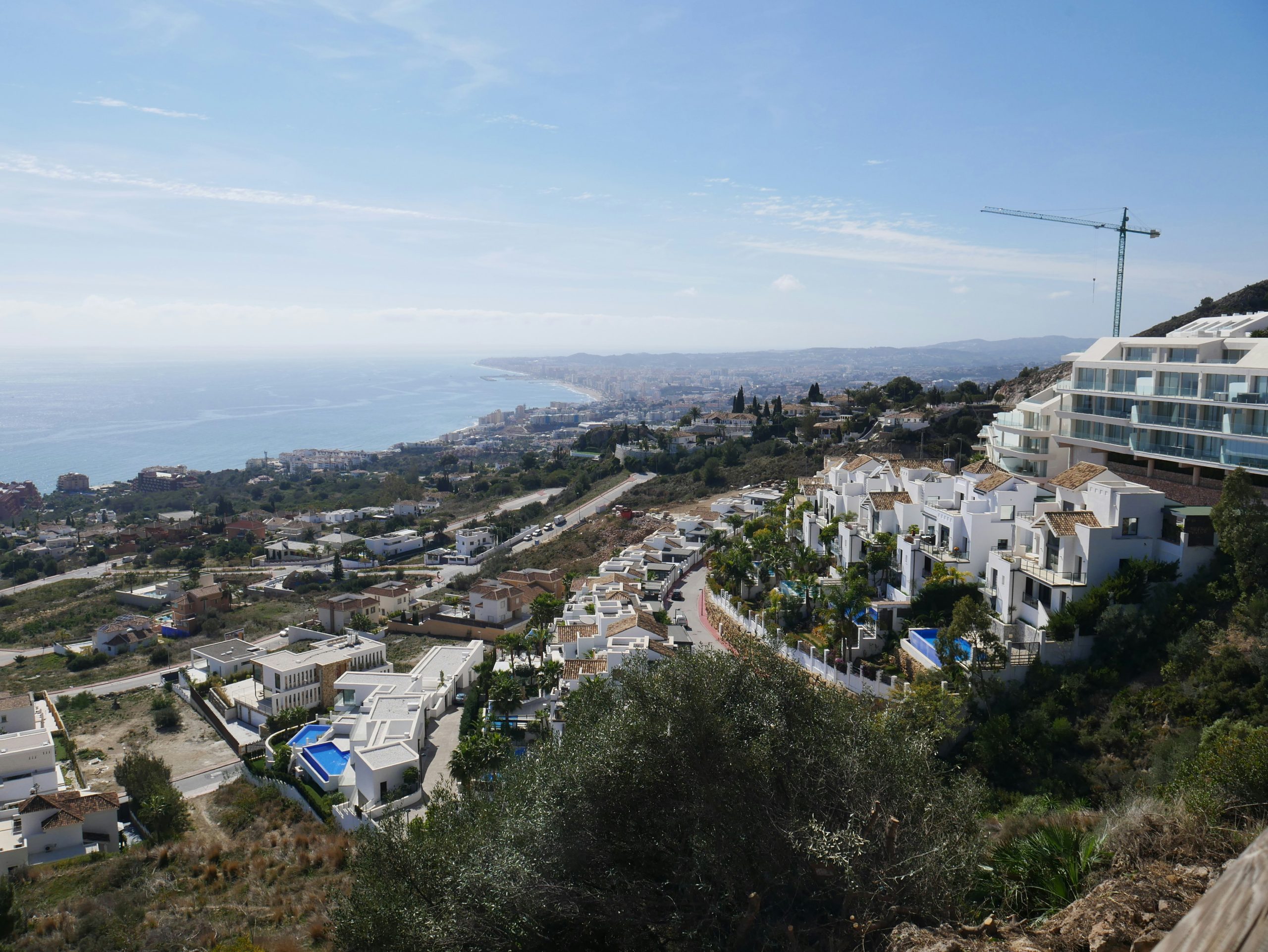 Wit dorpsplein in Benalmádena